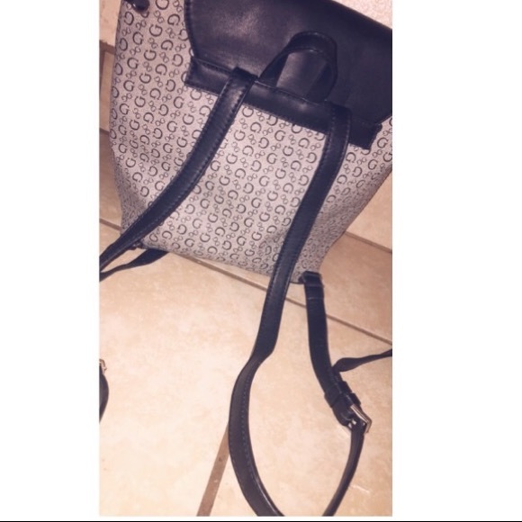 Guess Bag - Picture 2 of 3